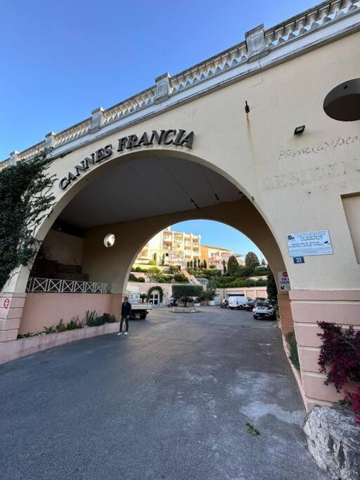 Appartement Beau T2 Avec Terrasse Vue Cannes